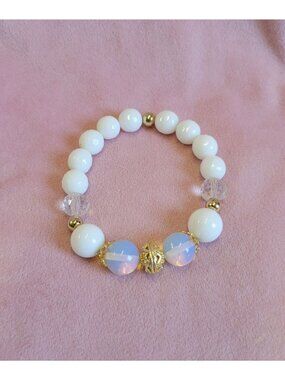 White Round Beaded Opal Look Gold tone Stretch Costume Jewelry Bracelet B1A
